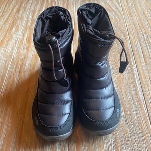 North Face winter boots size 3.